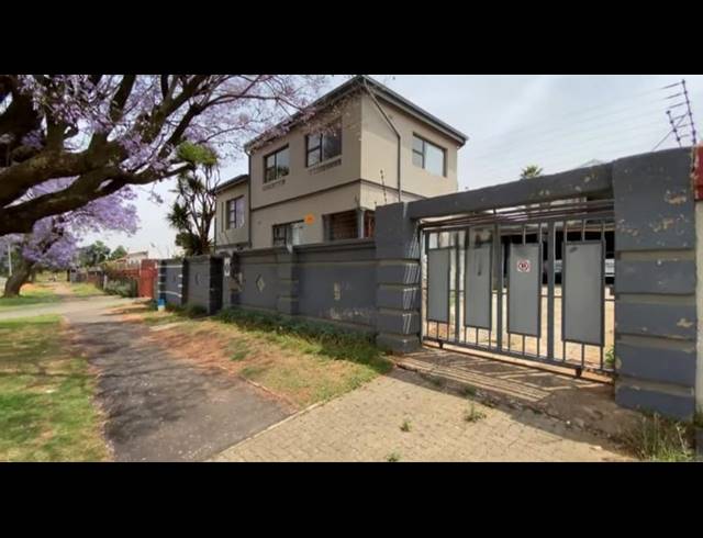 4 BEDROOM HOUSE FOR SALE IN CROSBY